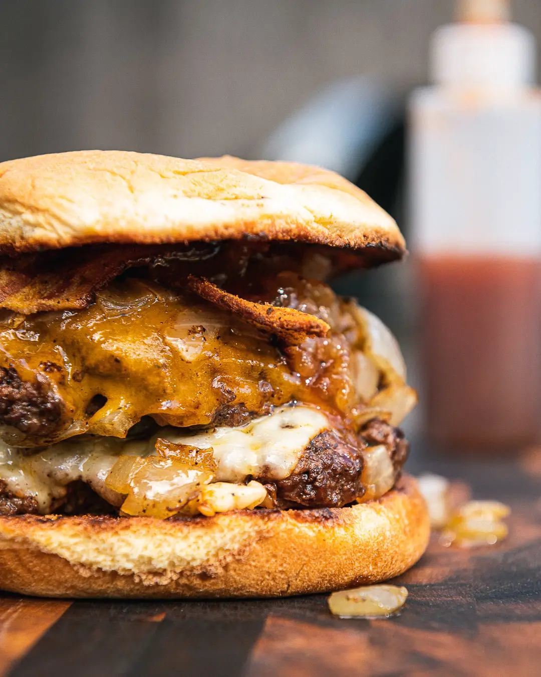 Sweet and Spicy Bacon Burger: Elevate Your Burger Game with this Irresistible Recipe