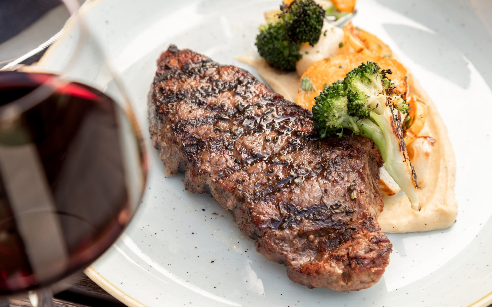 New York Strip vs Ribeye: A Steak Lover's Dilemma