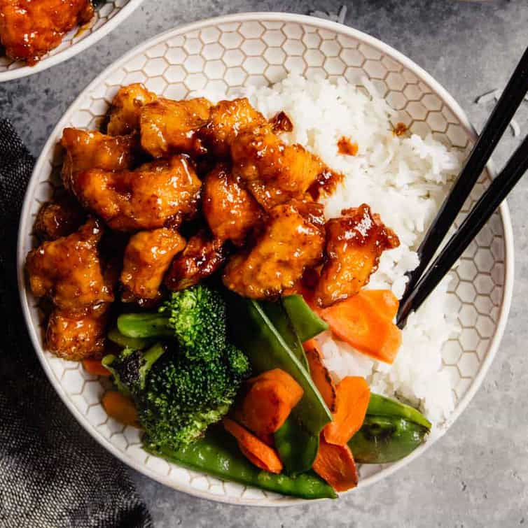 This Tangy Sweet and Sour Chicken – A Delicious Must-Try!